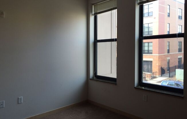 2 beds, 2.5 baths, $2,995, Unit 606 W Main St (Furnished)