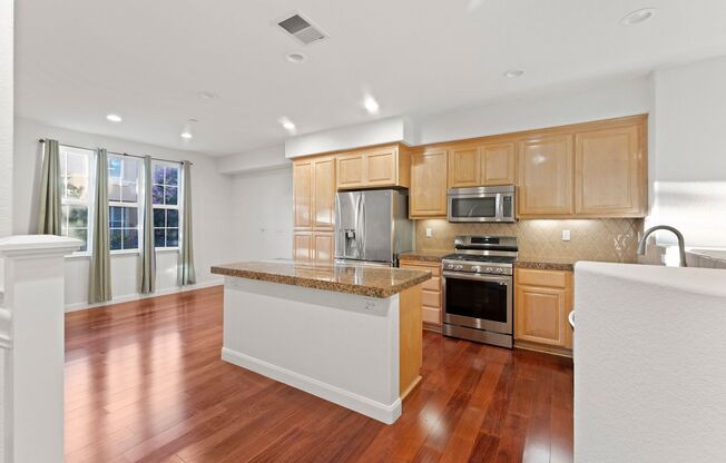 CONVENIENT & LUXURIOUS TOWNHOME BEAUTIFULLY UPGRADED | 2 MASTER SUITES