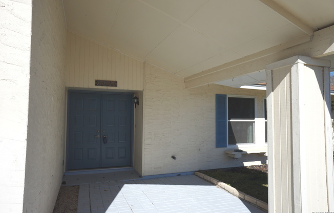 6611 WOODFORD