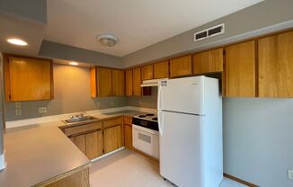 3 beds, 1.5 baths, $2,000, Unit 4223