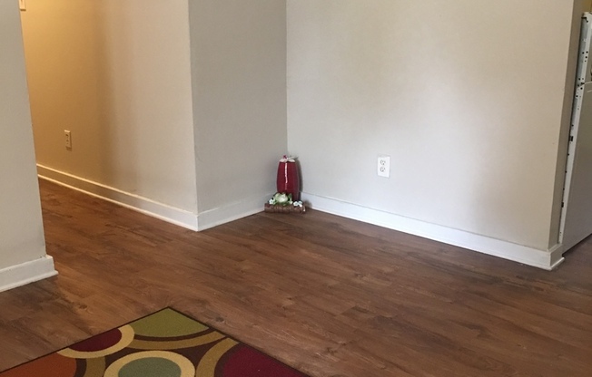 3 beds, 1 bath, 1,200 sqft, $1,150, Unit B