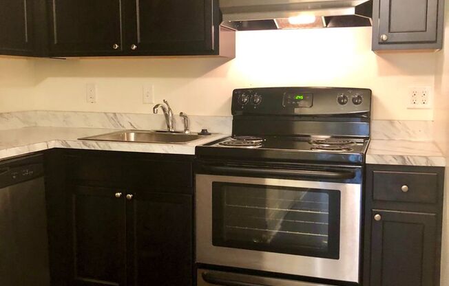 Studio, 1 bath, $800, Unit 1038-1B