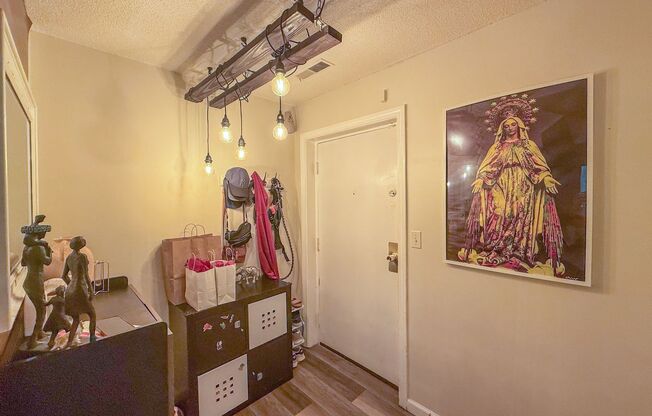 Comfortable, Modern & Full of Natural Light - 2bd/2ba Condo for Rent!