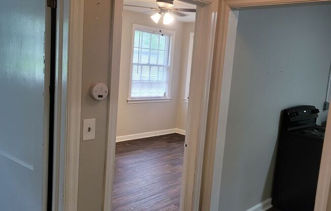 2 beds, 1 bath, 750 sqft, $1,050, Unit B3