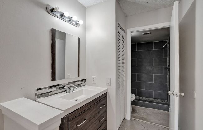 2 beds, 2 baths, $2,000, Unit APARTMENT 407