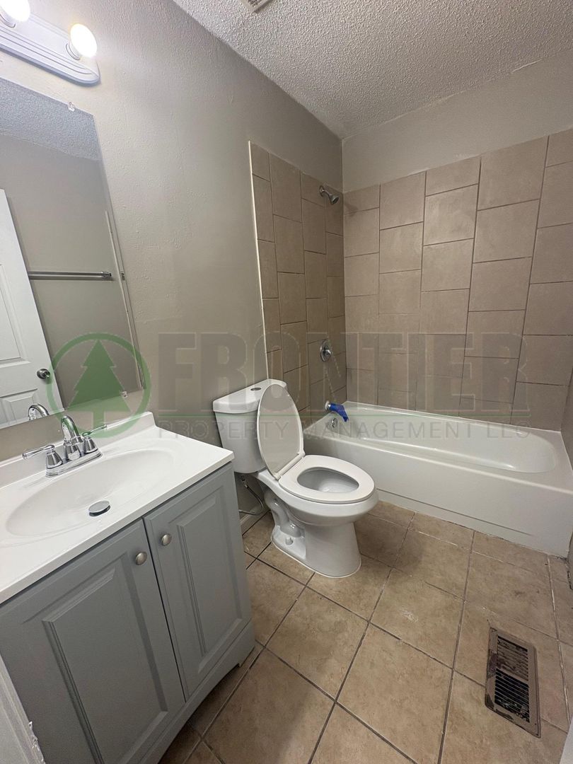 1717 S Tucker Blvd (Maintenance Call First)