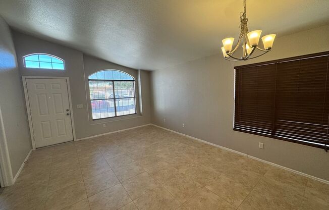 Beautiful & Cozy Chandler Home!