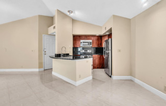 3370 Pinewalk Dr N