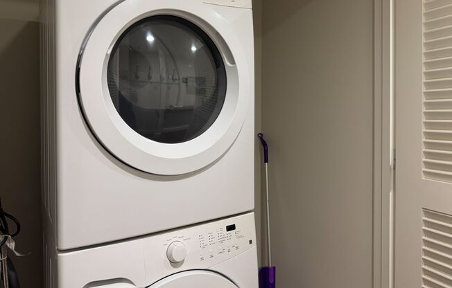 1 bed, 1 bath, $3,200, Unit APARTMENT 1607