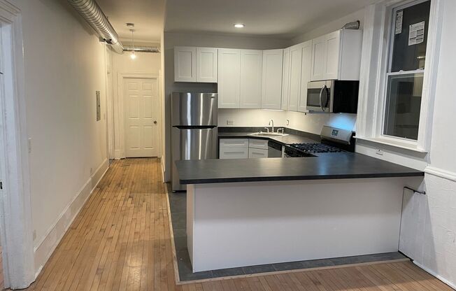 3 beds, 1 bath, $1,985, Unit 2nd floor