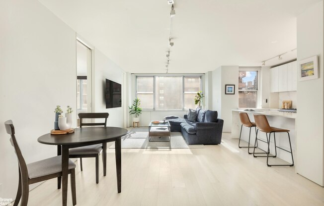 250 E 65 ST