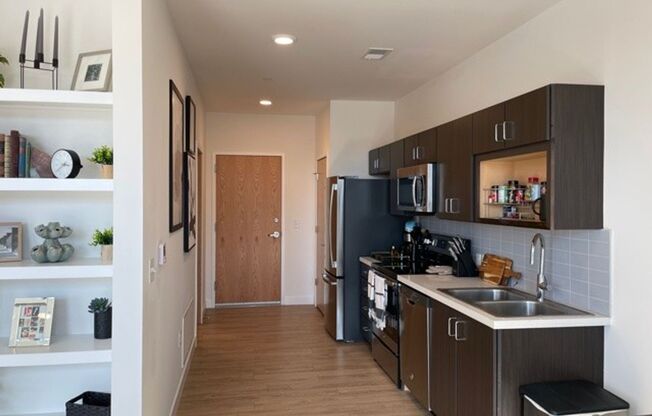 Studio, 1 bath, 708 sqft, $1,170