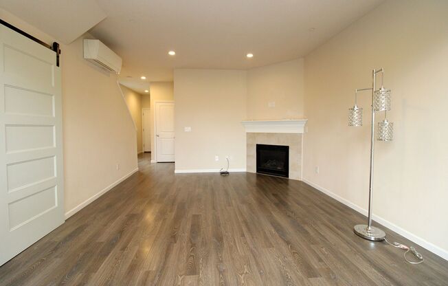 3 Bedroom Luxury Townhouse in Beautiful Happy Valley