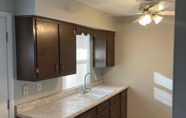 Cozy 2 BR / 1 Bath Townhome in Turtle Creek