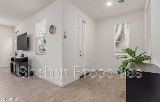 1310 N ZANE DR