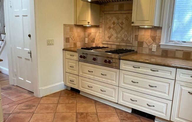 4 beds, 2.5 baths, $5,750