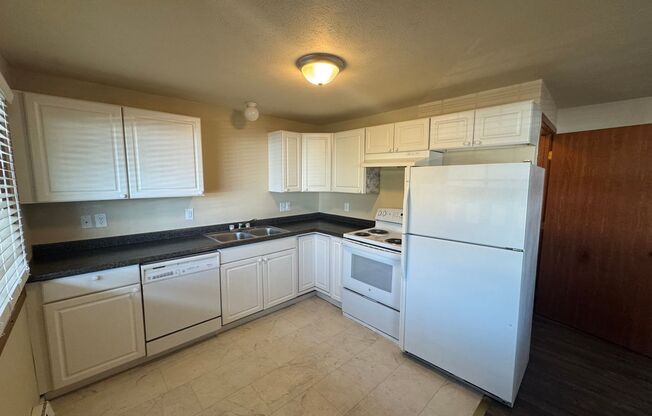 2 beds, 1 bath, 750 sqft, $1,125, Unit 6527