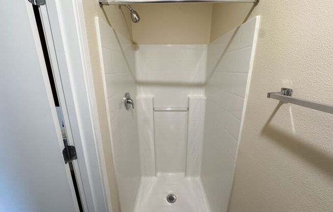 Studio, 1 bath, 160 sqft, $1,395, Unit 556