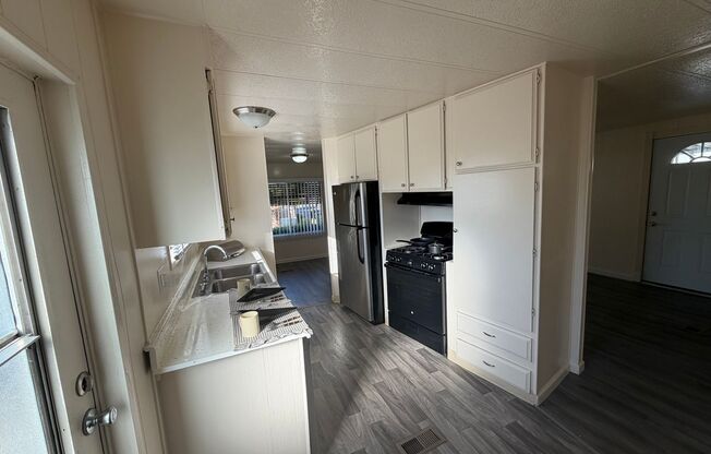 2 beds, 2 baths, 800 sqft, $3,350, Unit 112