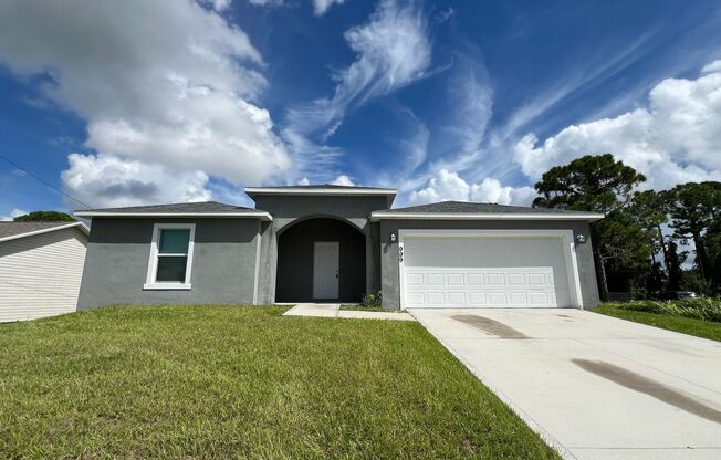 Incredible 4 Bedroom, 2 Bathroom Home in Palm Bay!!