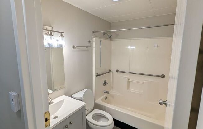 1 bed, 1 bath, 450 sqft, $850, Unit 304