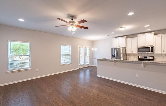 Stunning 3 bedrooms, 2.5 bathrooms at 7300 South Congress!!!