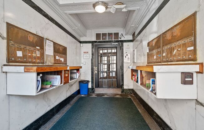1 bed, 1 bath, 708 sqft, $1,340, Unit King Edward Annex 28