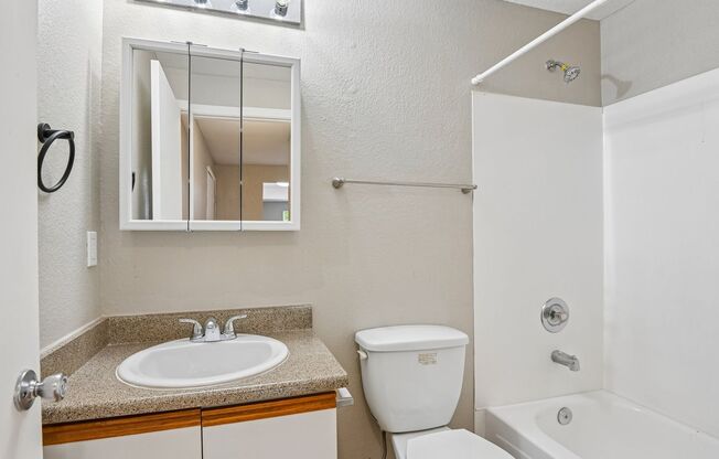 2 beds, 1 bath, 880 sqft, $1,650, Unit 4-304