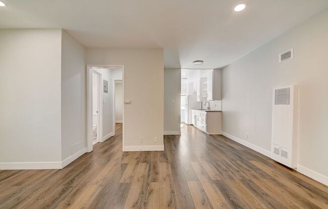 1 bed, 1 bath, 695 sqft, $1,598, Unit 19