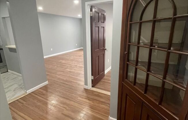 Large one bedroom condo newly renovated with stainless steel appliances