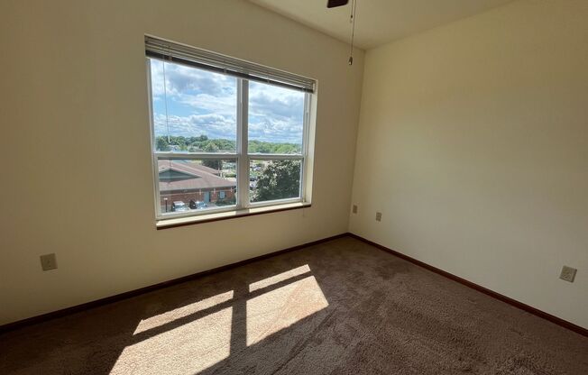 2 beds, 1 bath, 880 sqft, $1,550, Unit 321