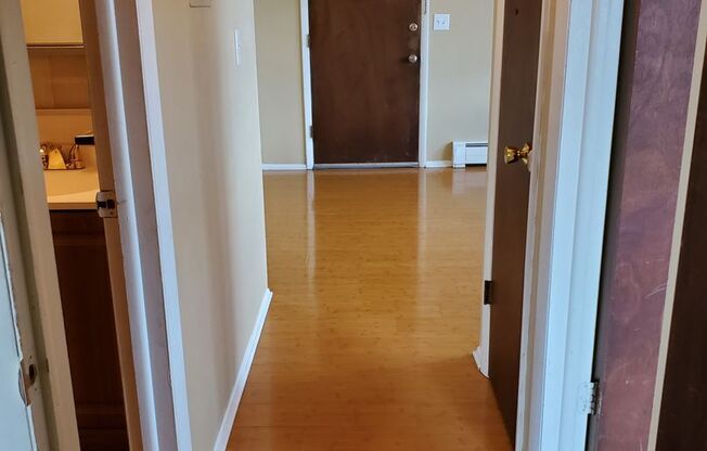 2 beds, 1 bath, $1,100, Unit Unit C2