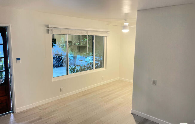 25 NAVY ST