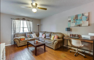 2 beds, 1 bath, $1,200