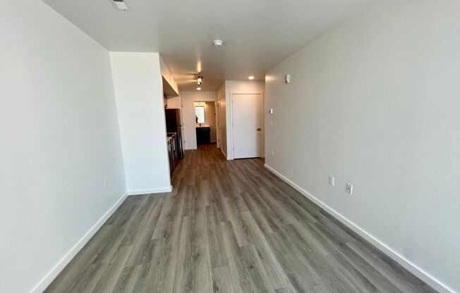 Studio, 1 bath, 450 sqft, $1,330, Unit 503