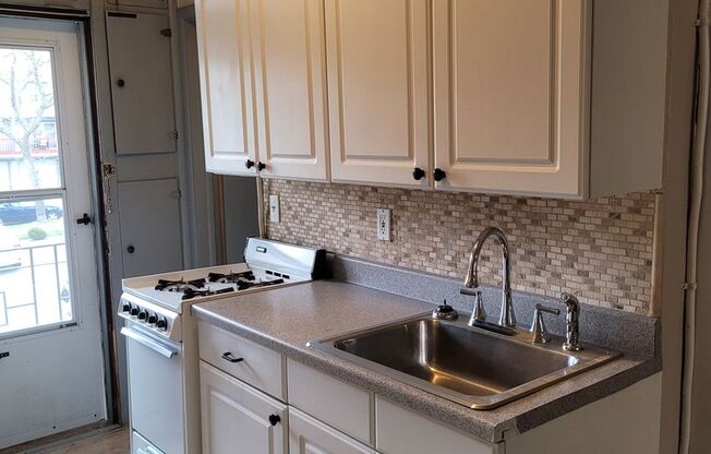 Studio, 1 bath, $795, Unit 110