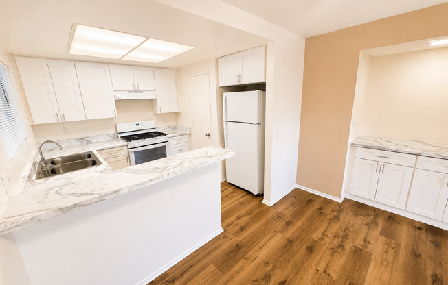 2 beds, 2 baths, 993 sqft, $2,485, Unit 13