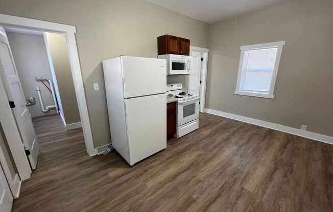 3 beds, 1 bath, 950 sqft, $995