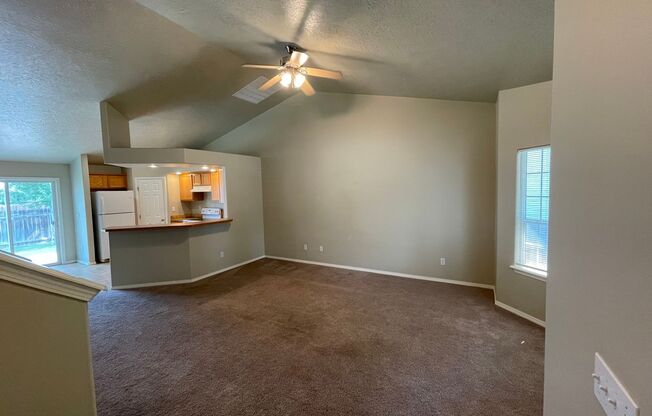 4 Bed Meridian Home w/ 3 Car Garage & over 1,800 Sq. Ft!