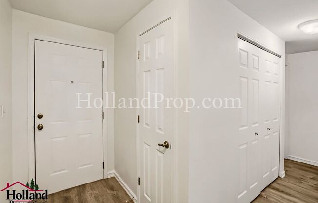 Beautiful 2-Bedroom Condo with a Garage!