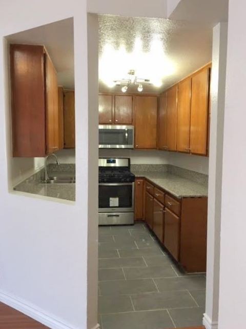 2 beds, 2 baths, 1,000 sqft, $2,195