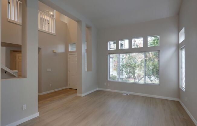 Beautiful 3bd, 2.5ba Home in Klahanie Available!