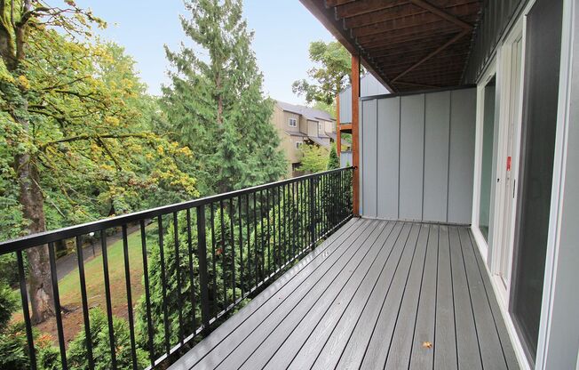 Fully Remodeled 3 Bedroom/2.5 Bathroom Lake Oswego Condo