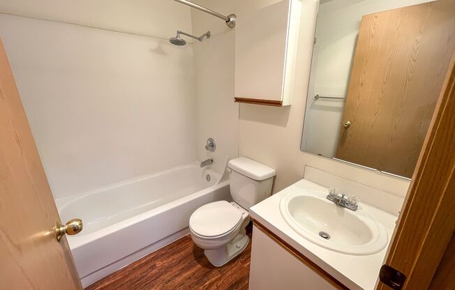 2 beds, 2 baths, 900 sqft, $2,695, Unit 210