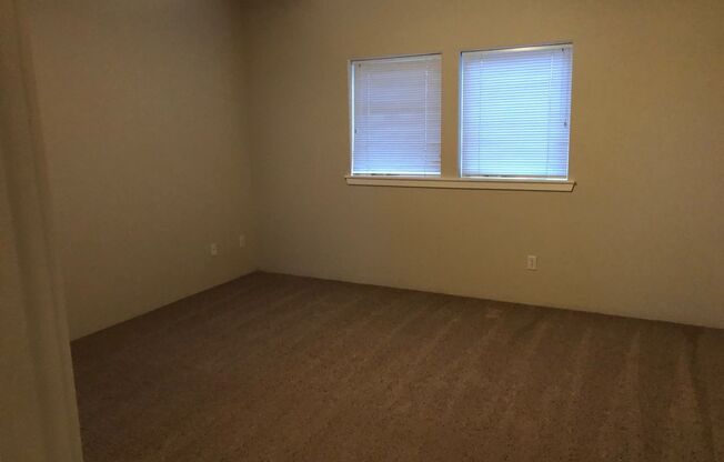 2BED2BATH -2CARGARAGE, WASHER/DRYER HOOKUP, STORAGE, OWNER LANDSCAPE MAINTENANCE