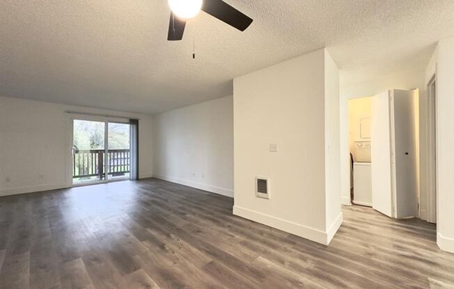 2 beds, 1 bath, 803 sqft, $1,550, Unit 92