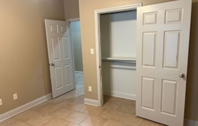 3 beds, 2 baths, $1,795, Unit 3907 Mobley Cir