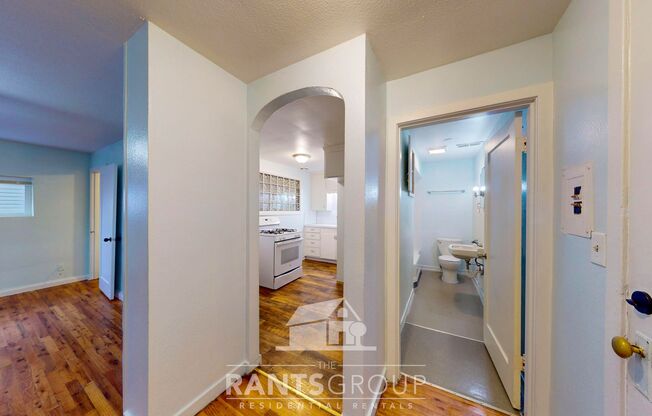 1 bed, 1 bath, 462 sqft, $1,075, Unit B2