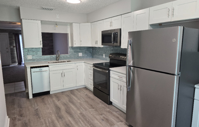 843 CAMBRIDGE CT