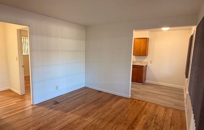 W1317 -  Hudson's Bay Court